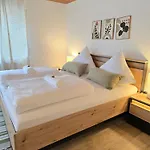 Monteur & Ferienapartment Leidenberger Parkplatz Wlan Kinderspielzimmer
