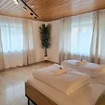 Daire Monteur & Ferienapartment Leidenberger Parkplatz Wlan Kinderspielzimmer Colmberg